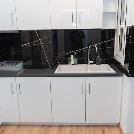 Renovated Spacious Flat 7Min To Subway Station- Atina Dış mekan fotoğraf