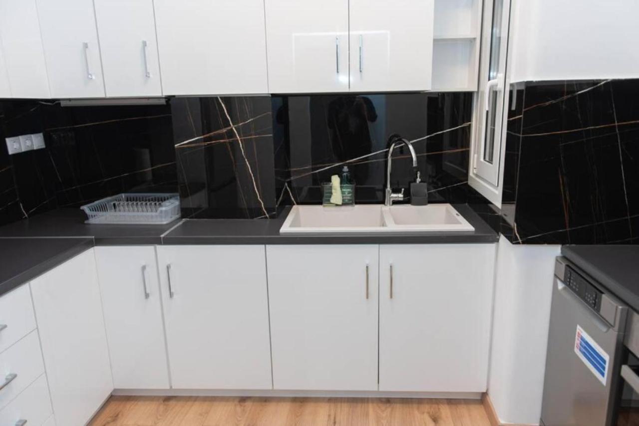 Renovated Spacious Flat 7Min To Subway Station- Atina Dış mekan fotoğraf