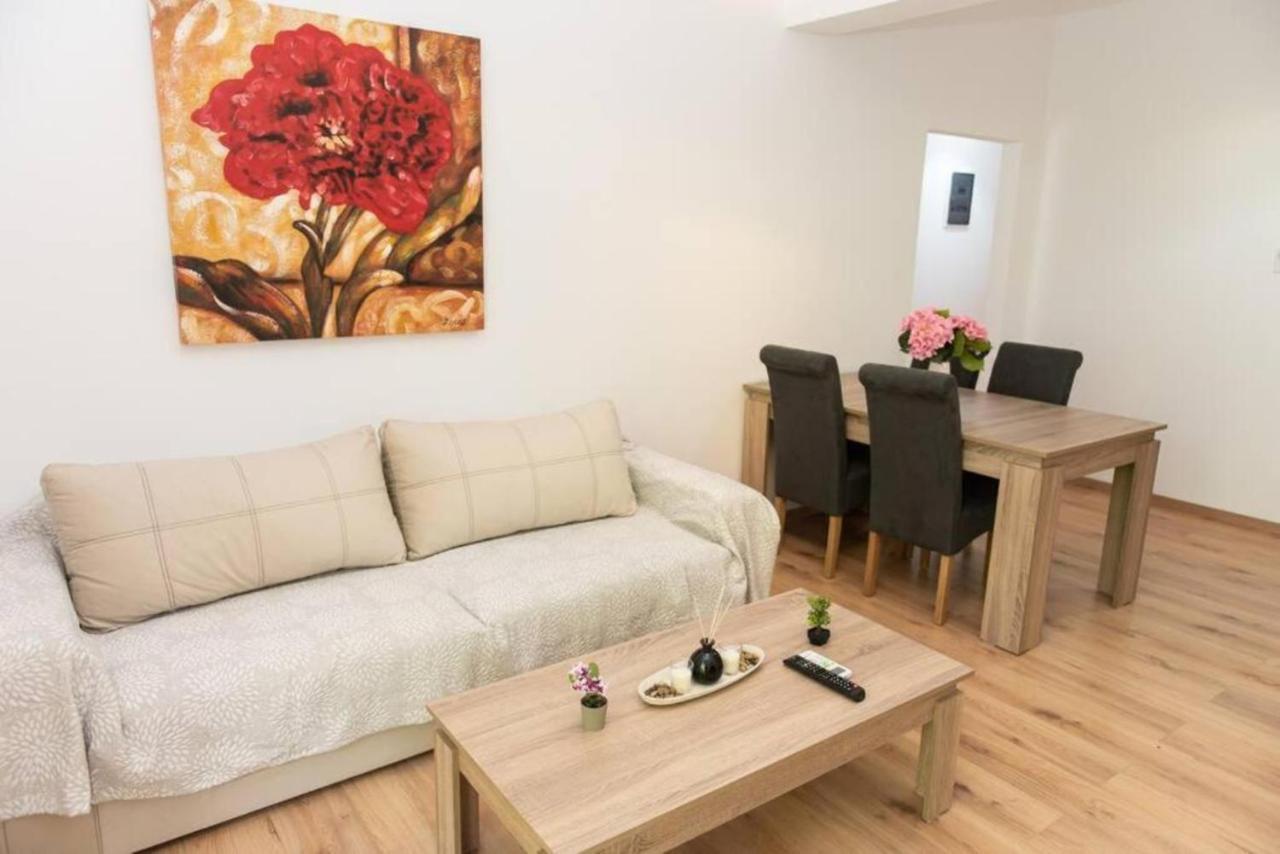 Renovated Spacious Flat 7Min To Subway Station- Atina Dış mekan fotoğraf