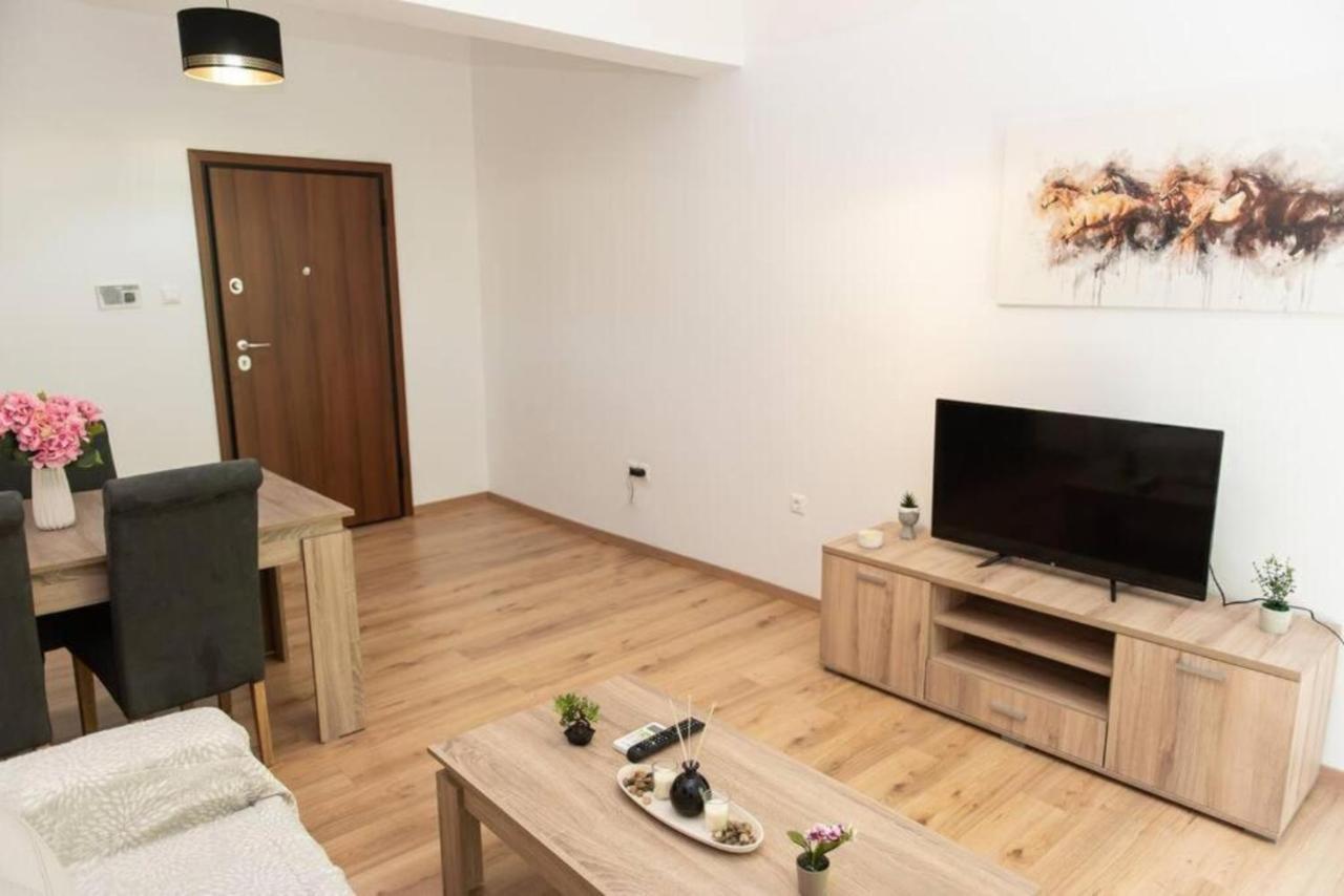 Renovated Spacious Flat 7Min To Subway Station- Atina Dış mekan fotoğraf