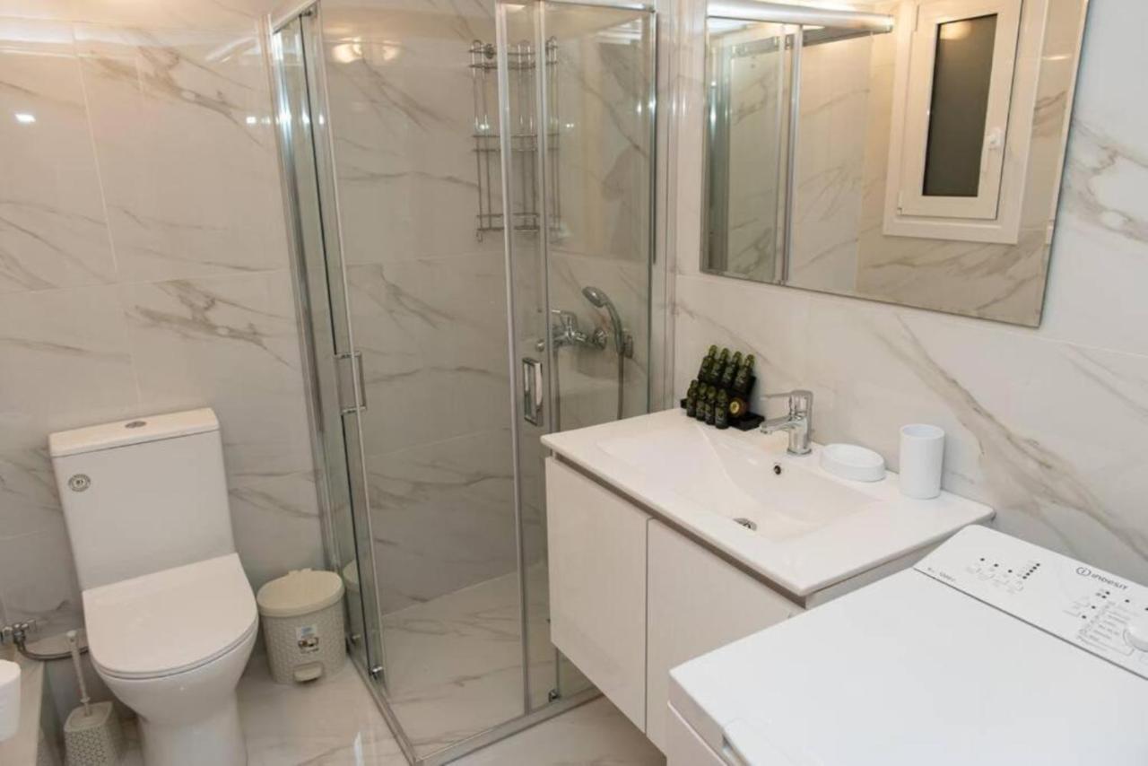 Renovated Spacious Flat 7Min To Subway Station- Atina Dış mekan fotoğraf