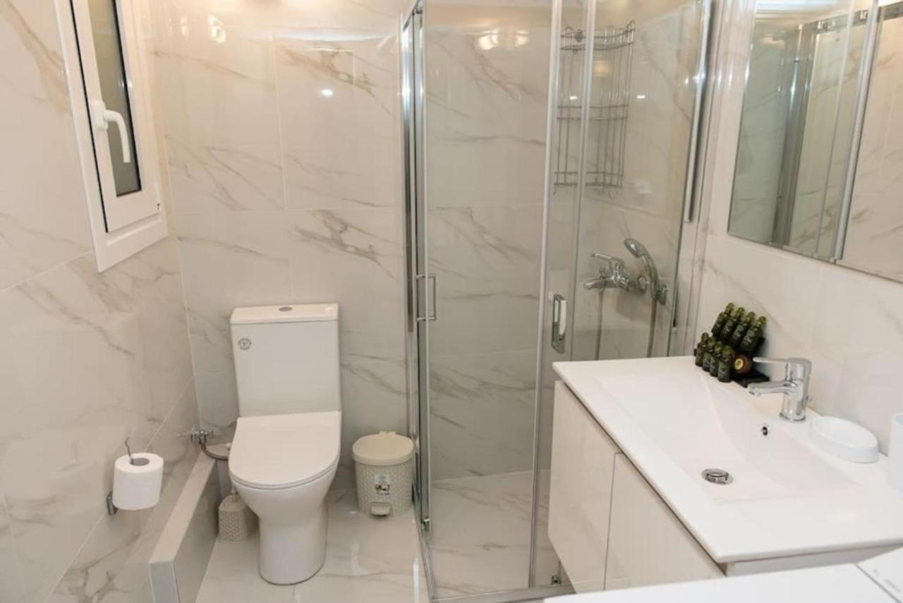 Renovated Spacious Flat 7Min To Subway Station- Atina Dış mekan fotoğraf