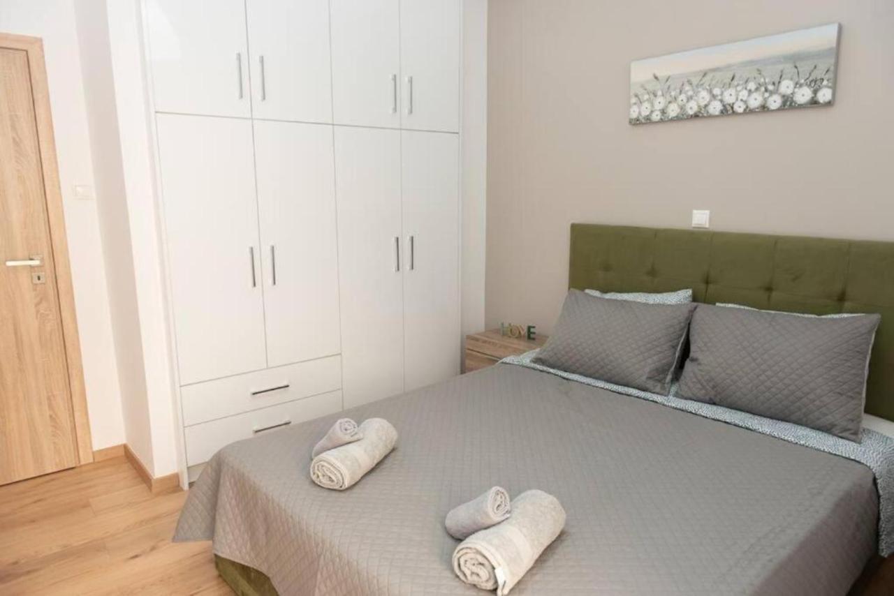Renovated Spacious Flat 7Min To Subway Station- Atina Dış mekan fotoğraf